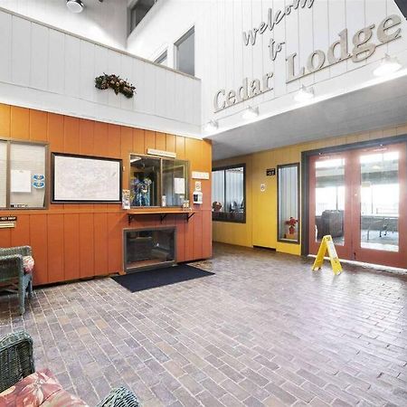 Cute Lower Level Cedar Lodge Room With Balcony & Lake Views! ลาโคเนีย ภายนอก รูปภาพ
