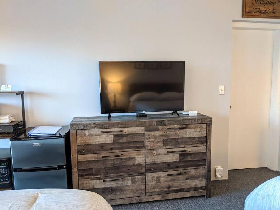 Cute Lower Level Cedar Lodge Room With Balcony & Lake Views! ลาโคเนีย ภายนอก รูปภาพ