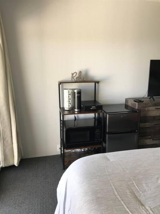 Cute Lower Level Cedar Lodge Room With Balcony & Lake Views! ลาโคเนีย ภายนอก รูปภาพ