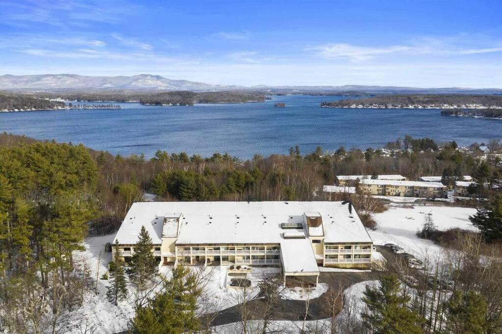 Cute Lower Level Cedar Lodge Room With Balcony & Lake Views! ลาโคเนีย ภายนอก รูปภาพ