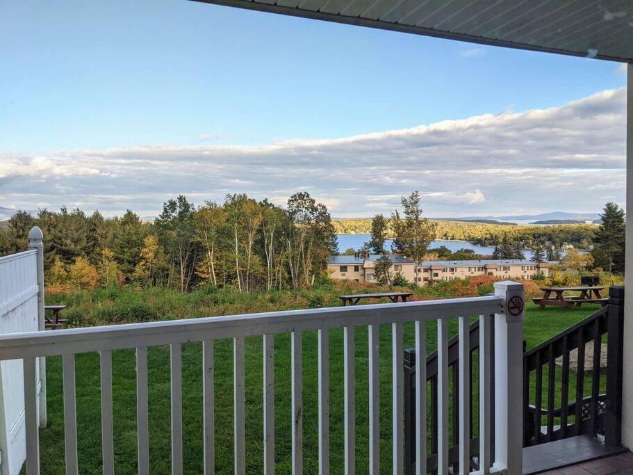 Cute Lower Level Cedar Lodge Room With Balcony & Lake Views! ลาโคเนีย ภายนอก รูปภาพ